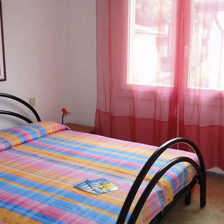 In With Fenced Garden 比比翁