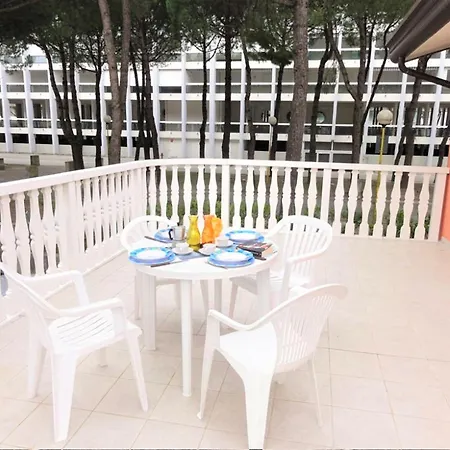 شقة In With Fenced Garden *