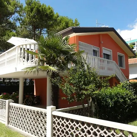 דירה In With Fenced Garden ביביונה