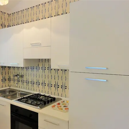 In With Fenced Garden ביביונה