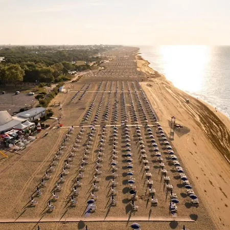 דירה In With Fenced Garden
